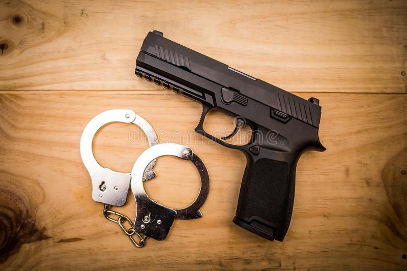 ¿Qué armas pueden poseer un delincuente?