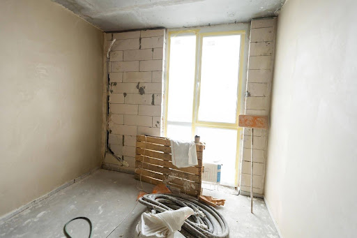 Interior view of a home wall repair stalled mid-project; homeowners face both expense and inconvenience if a contractor doesn’t finish a job.